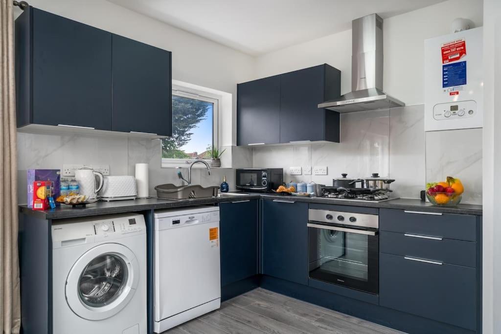 Апартаменты Lux 3Bed Near Wembley With Parking By Oceana Group - Sleeps 8 Харроу Экстерьер фото