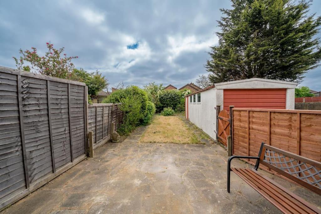 Апартаменты Lux 3Bed Near Wembley With Parking By Oceana Group - Sleeps 8 Харроу Экстерьер фото